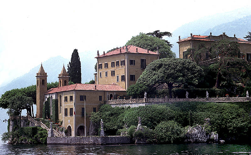 Magnificent villa on edge of Lake Como, Italy