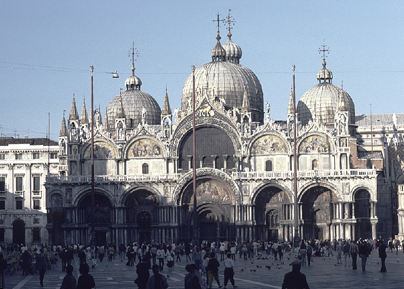 Venice, 1979. Notice the pigeons...